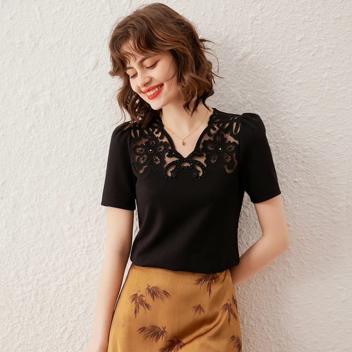 LOUIS YAO Hollow-Out Embroidered Elegance Tee