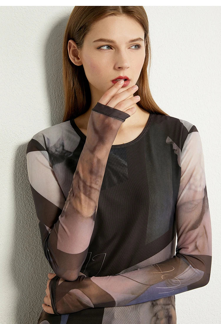 AMII Minimalism Long-Sleeved T-Shirt with Artistic Prints